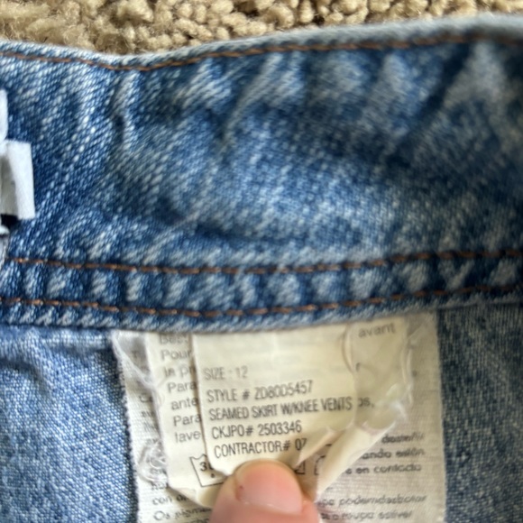 Calvin Klein Skirt with Knee Vents - Picture 7 of 7